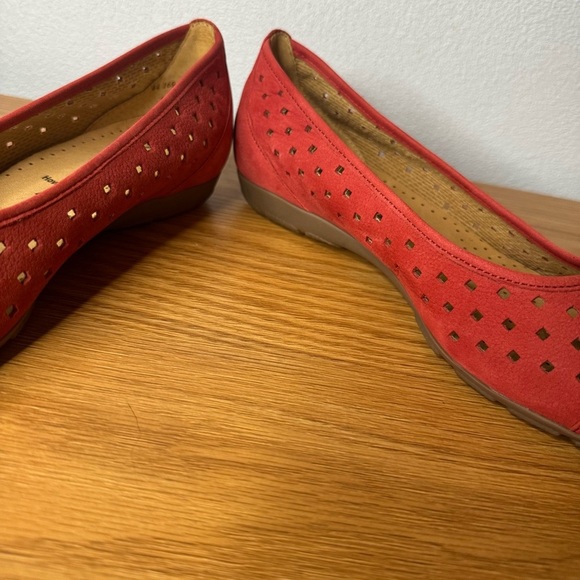 Gabor Ruffle Punched Detail Flats - Picture 7 of 8